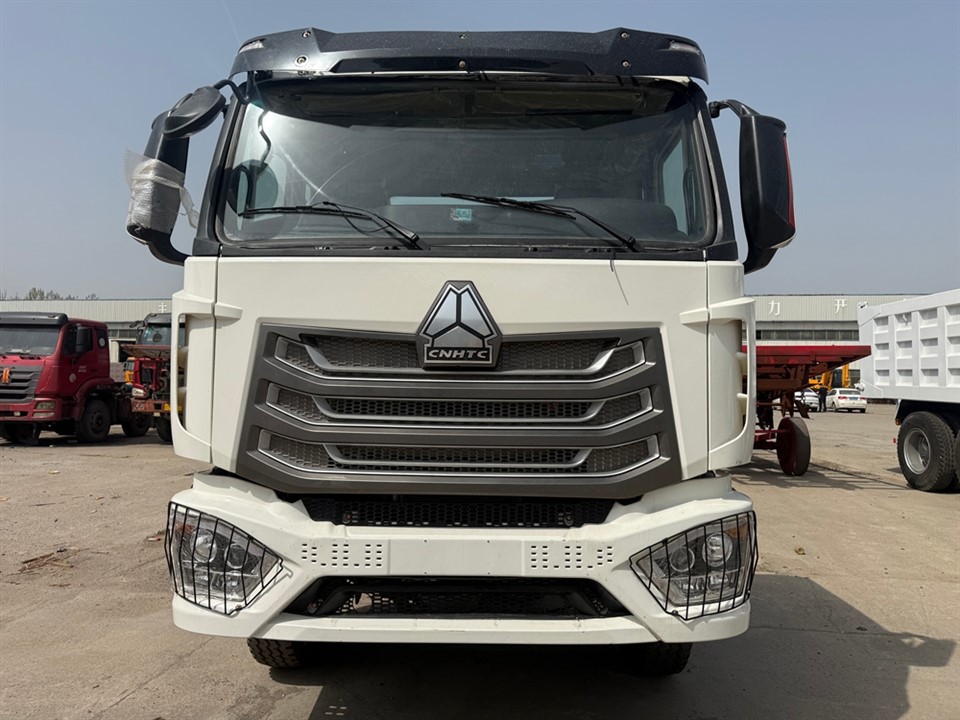 HOWO NX Tractor Truck